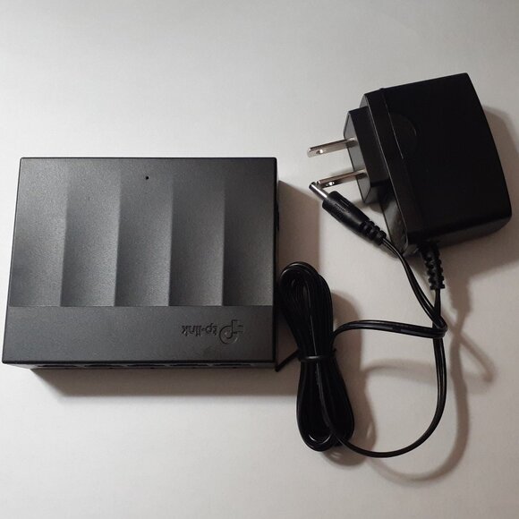 TP-Link Litewave 5 Port Gigabit Ethernet Switch Desktop Ethernet Splitter NWOB - Picture 3 of 8